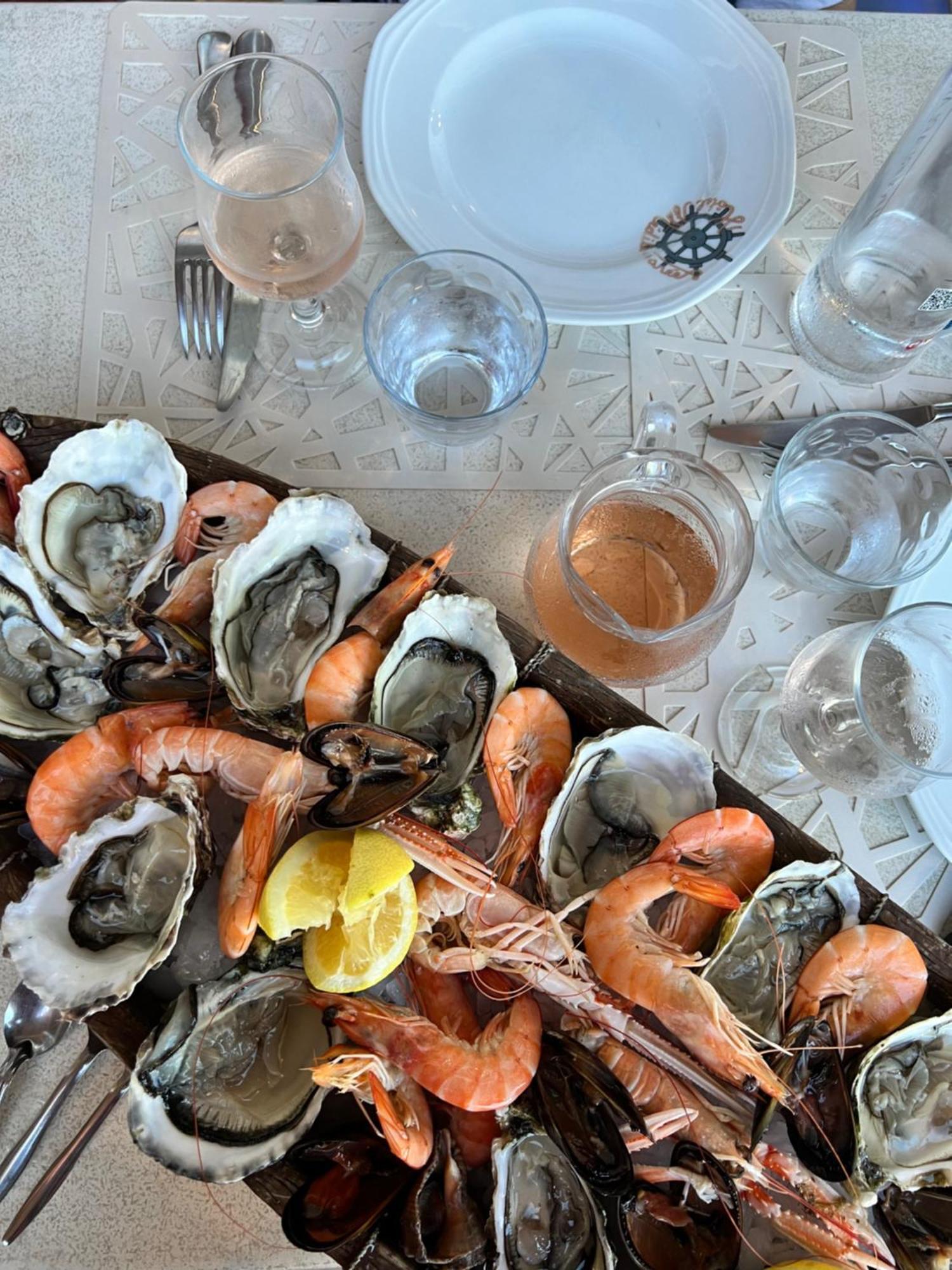 Logis Hotel & Restaurant Mediterranee Port-la-Nouvelle Esterno foto