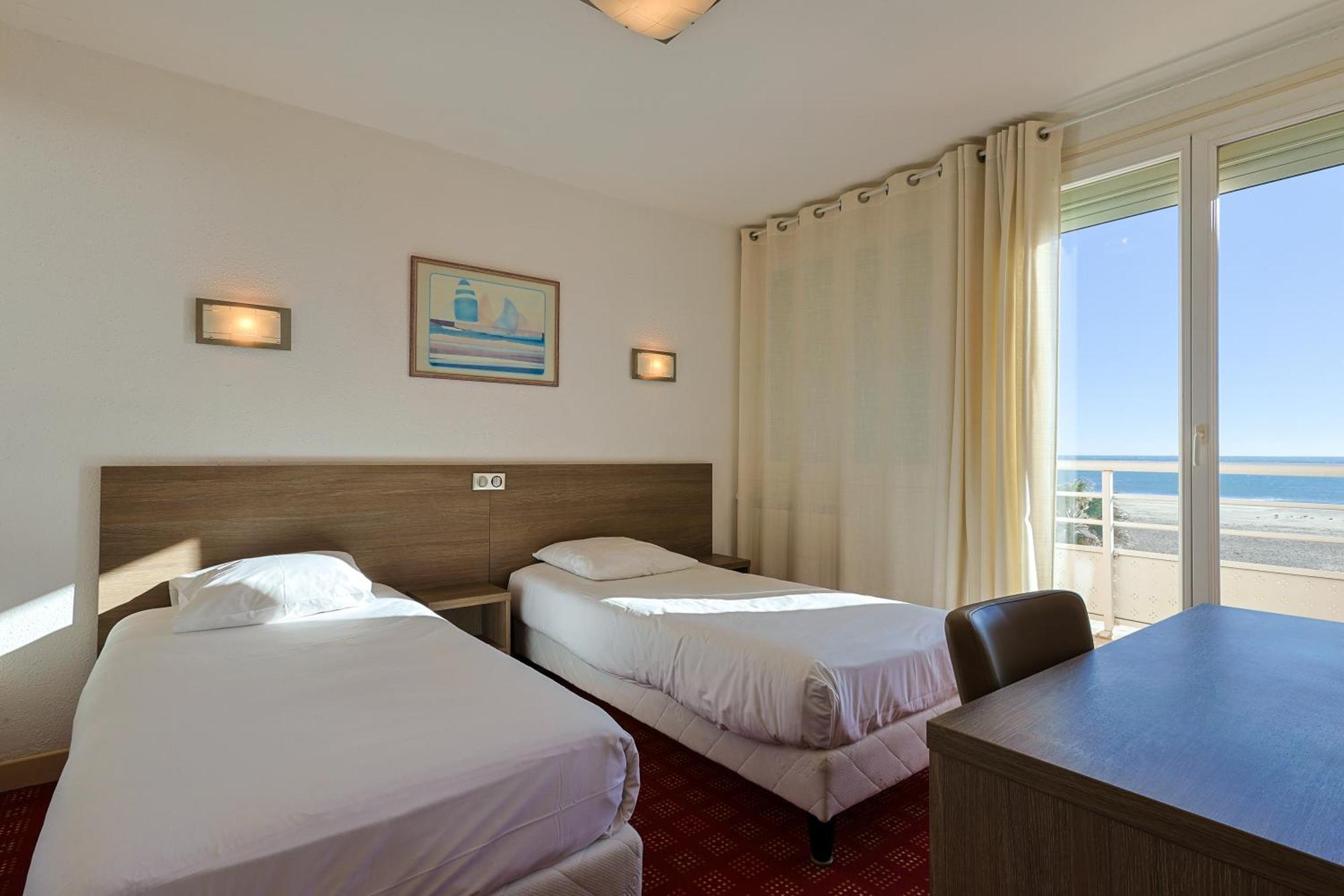 Logis Hotel & Restaurant Mediterranee Port-la-Nouvelle Esterno foto