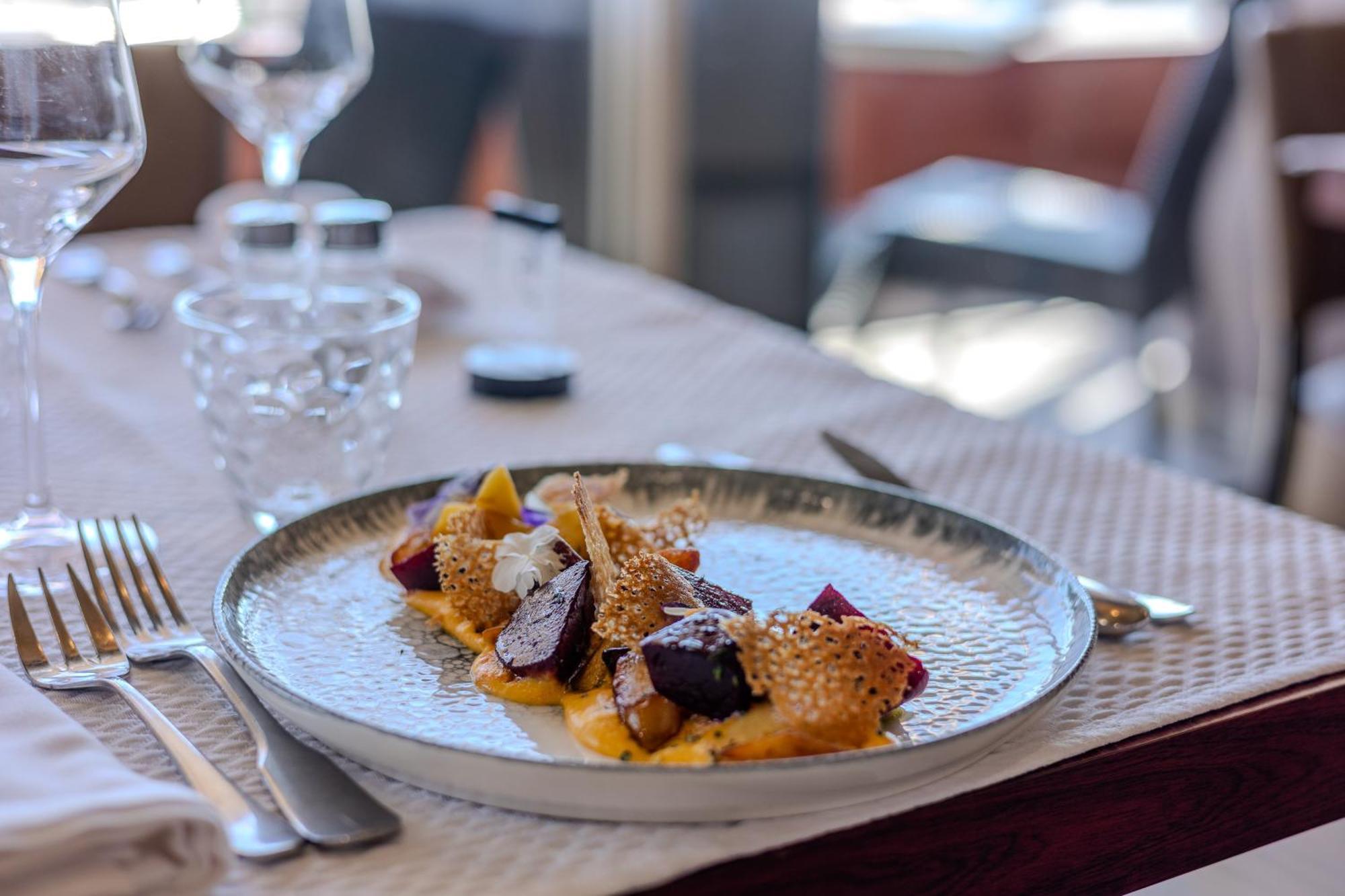 Logis Hotel & Restaurant Mediterranee Port-la-Nouvelle Esterno foto