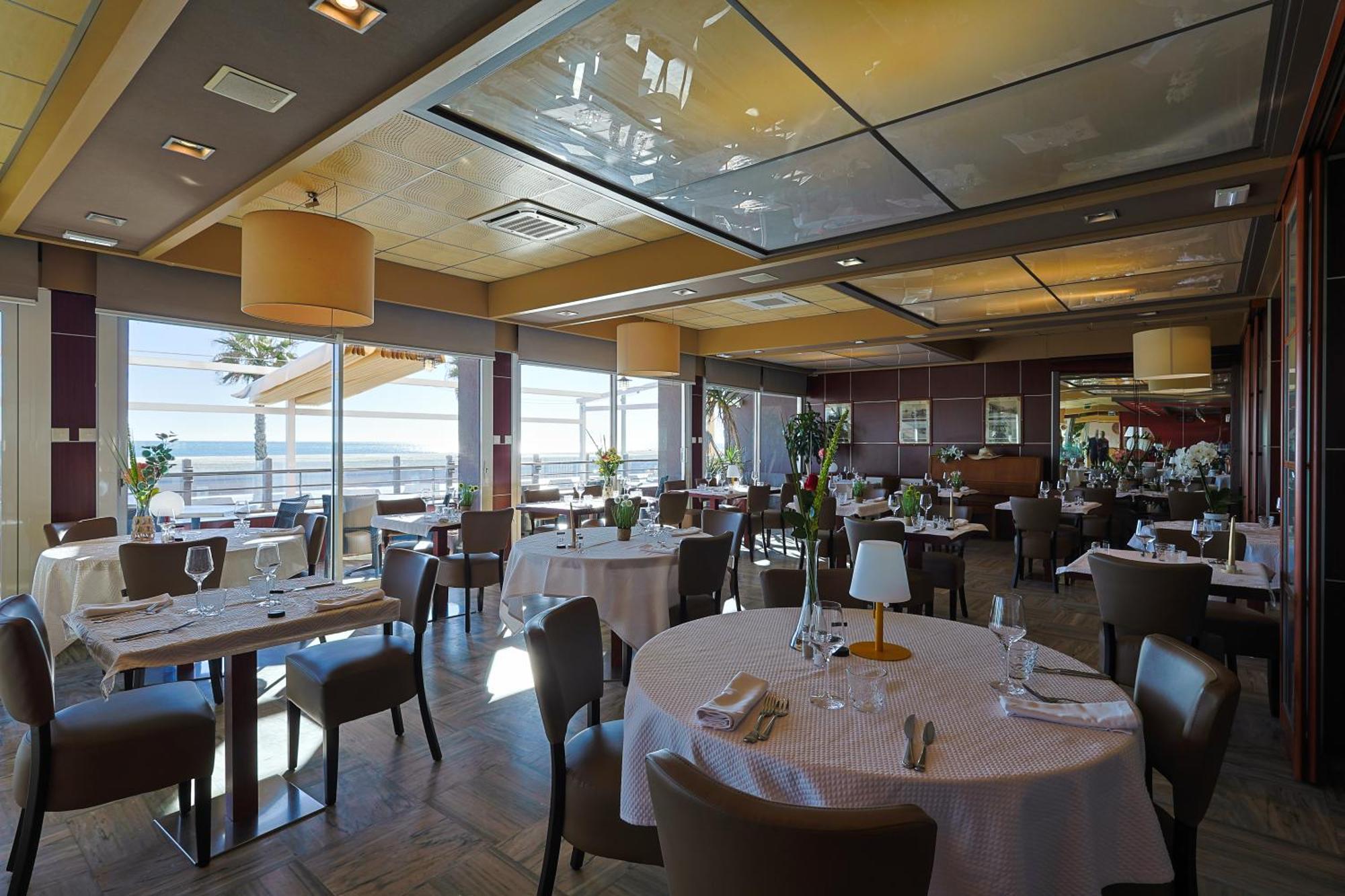 Logis Hotel & Restaurant Mediterranee Port-la-Nouvelle Esterno foto
