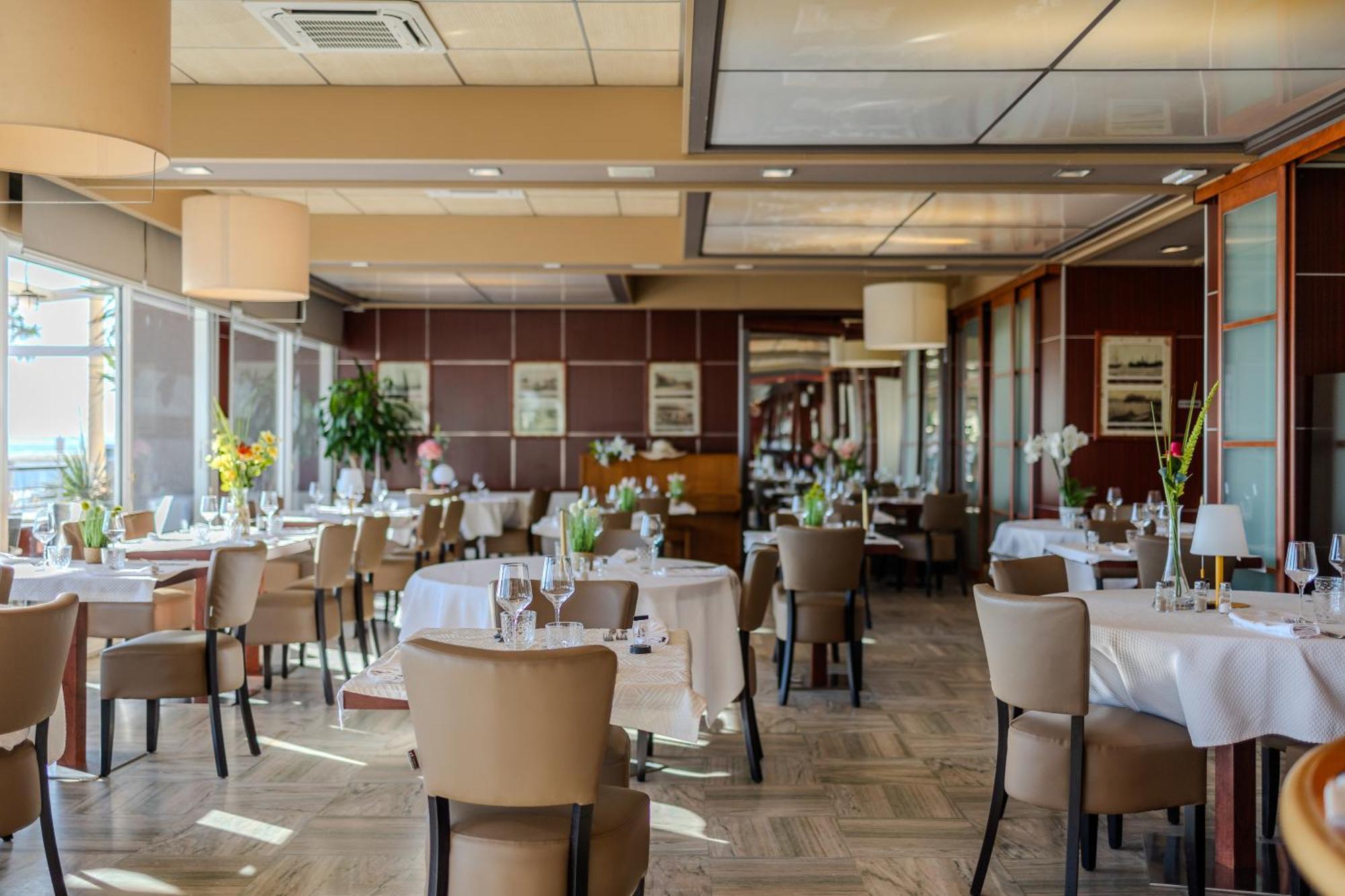 Logis Hotel & Restaurant Mediterranee Port-la-Nouvelle Esterno foto