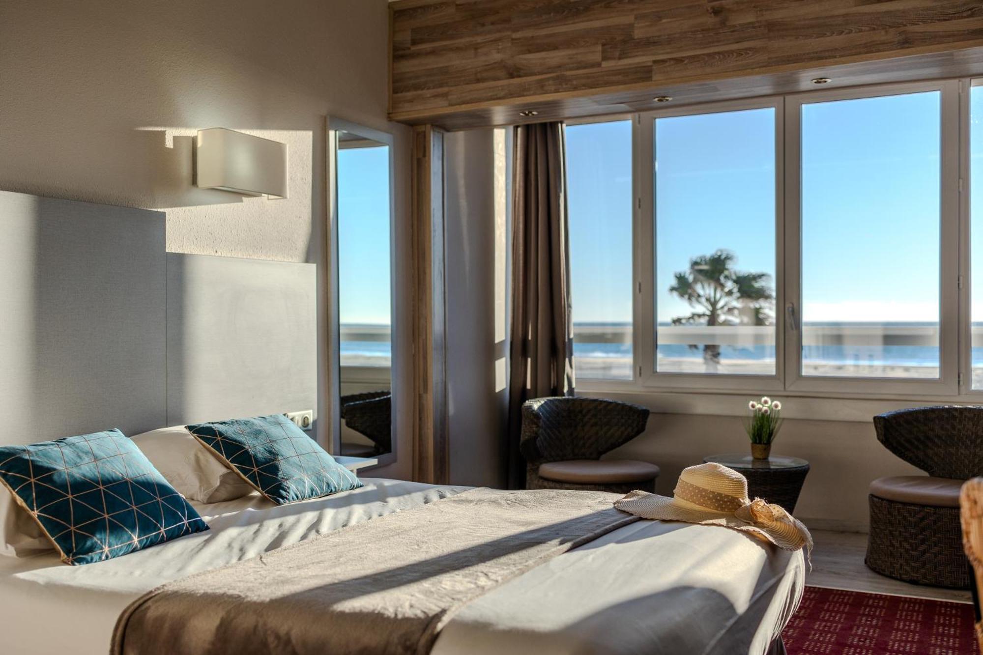 Logis Hotel & Restaurant Mediterranee Port-la-Nouvelle Esterno foto