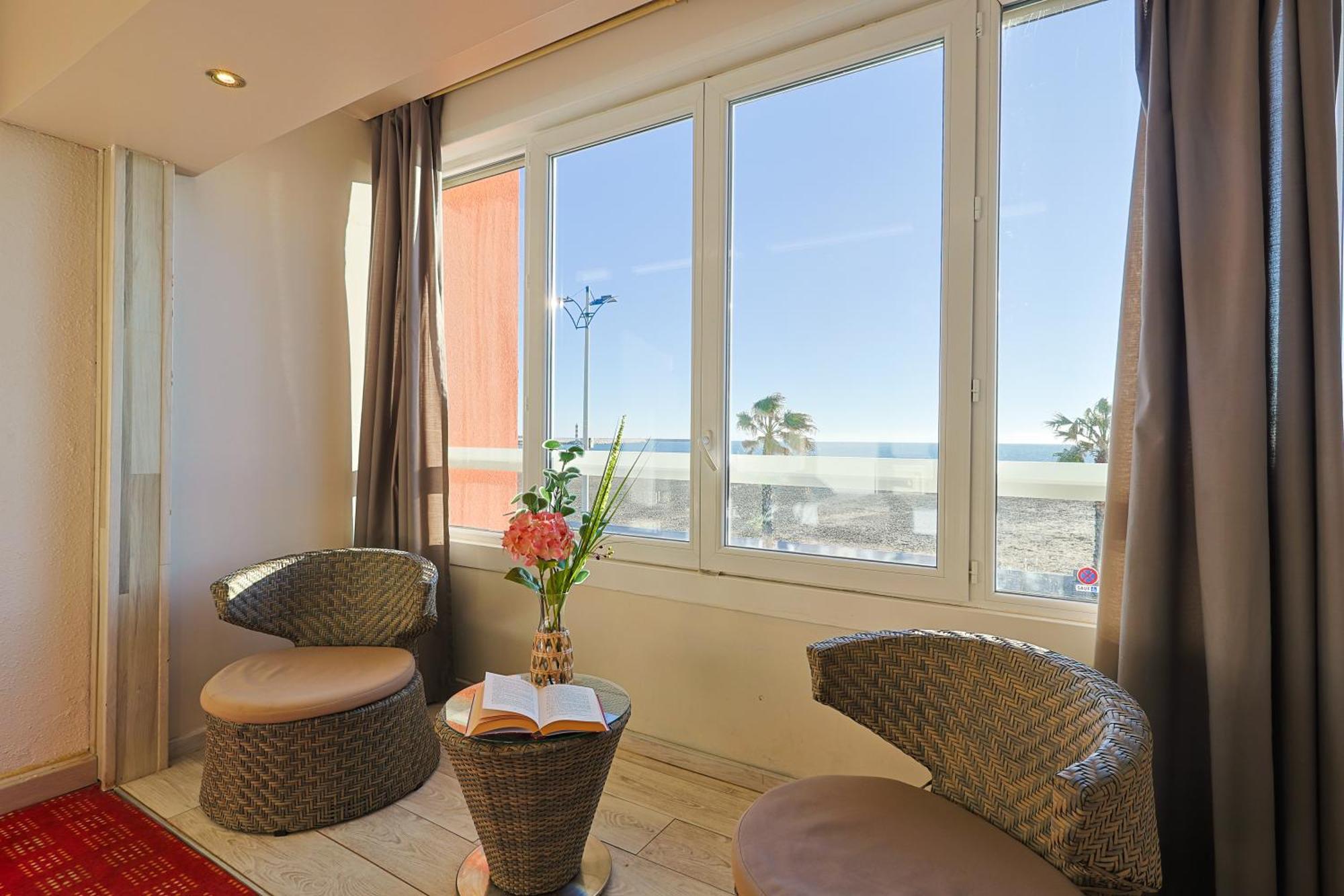 Logis Hotel & Restaurant Mediterranee Port-la-Nouvelle Esterno foto